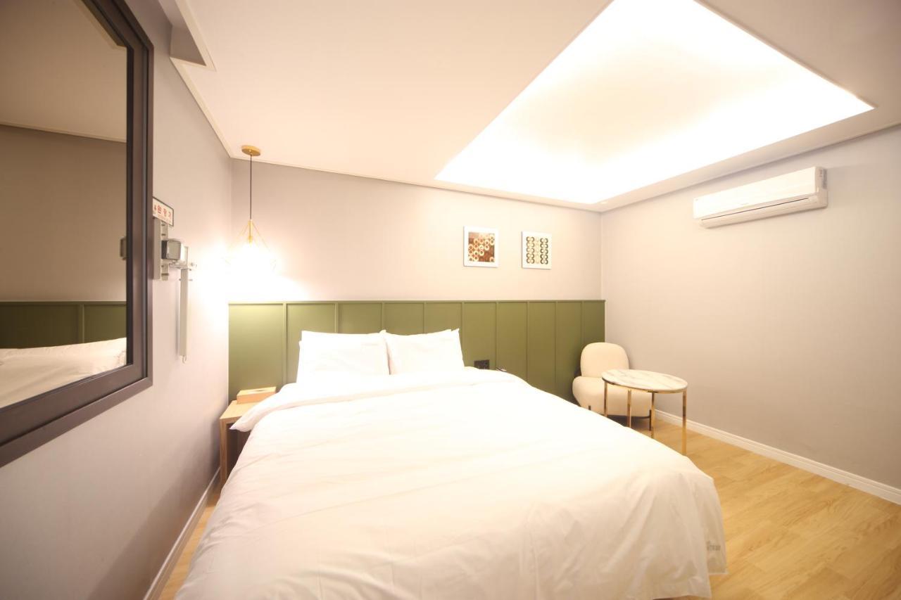 The Stone Bridge Hotel Sasang Busan Exteriör bild